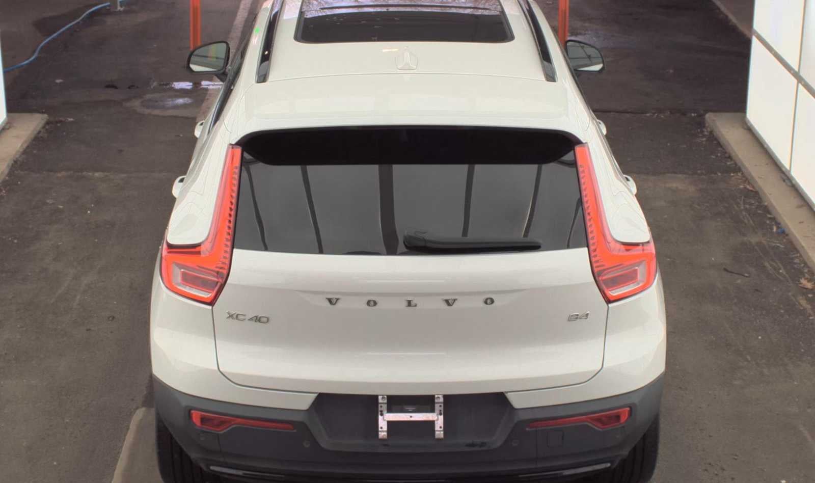 2023 Volvo XC40 Ultimate Dark Theme