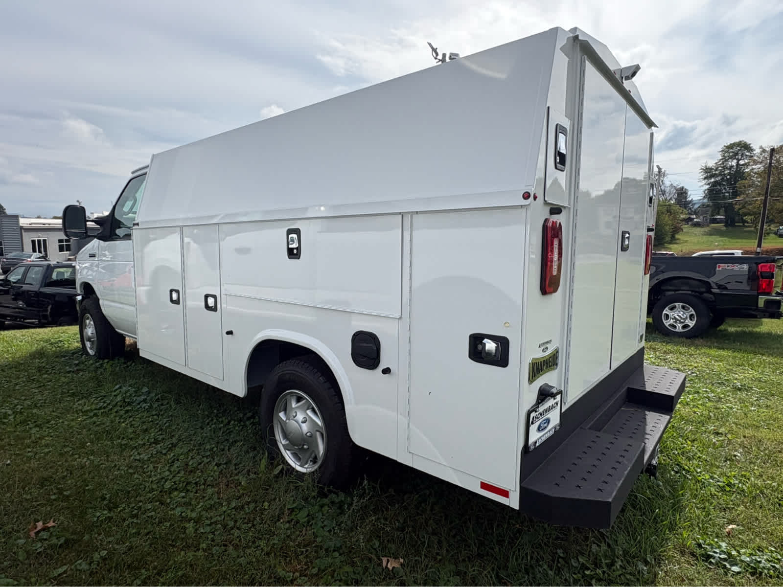 2026 Ford E-Series Cutaway E-350 SRW