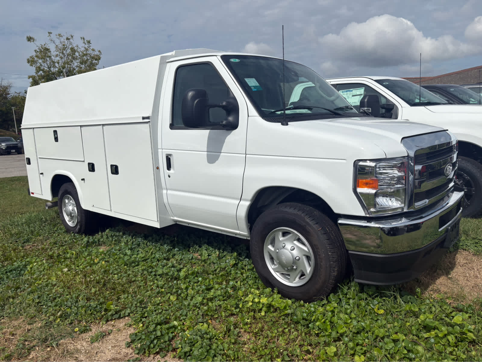 2026 Ford E-Series Cutaway E-350 SRW