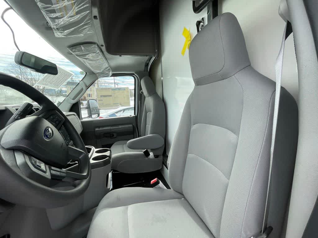 2024 Ford E-Series Cutaway E-450 DRW