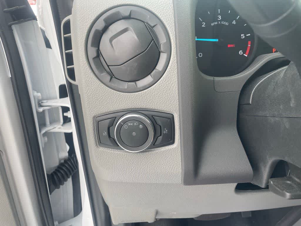 2024 Ford E-Series Cutaway E-450 DRW