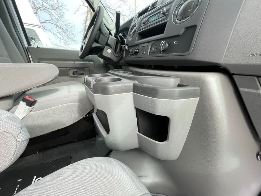 2024 Ford E-Series Cutaway E-450 DRW