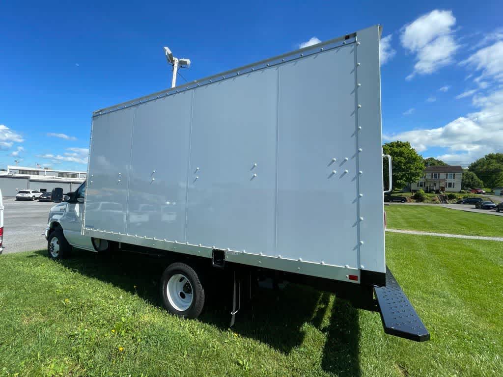 2024 Ford E-Series Cutaway E-450 DRW