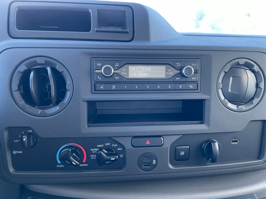 2024 Ford E-Series Cutaway E-450 DRW