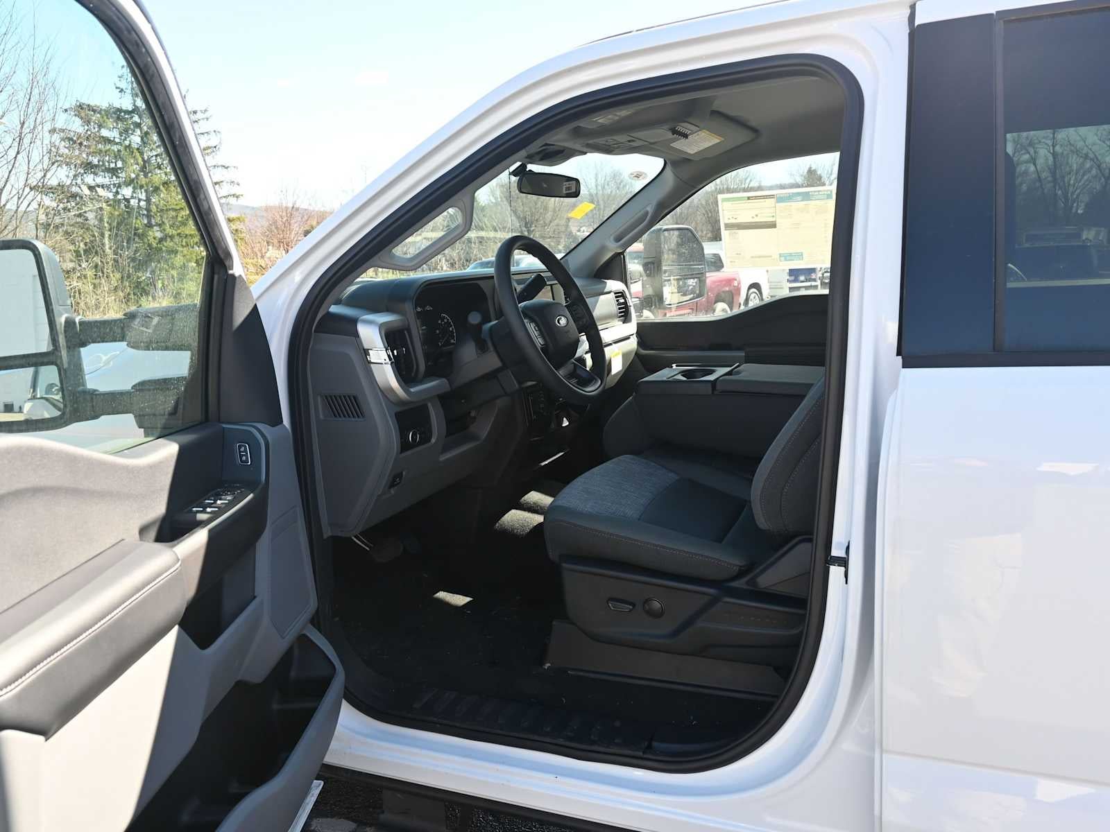 2026 Ford Super Duty F-350 SRW XLT