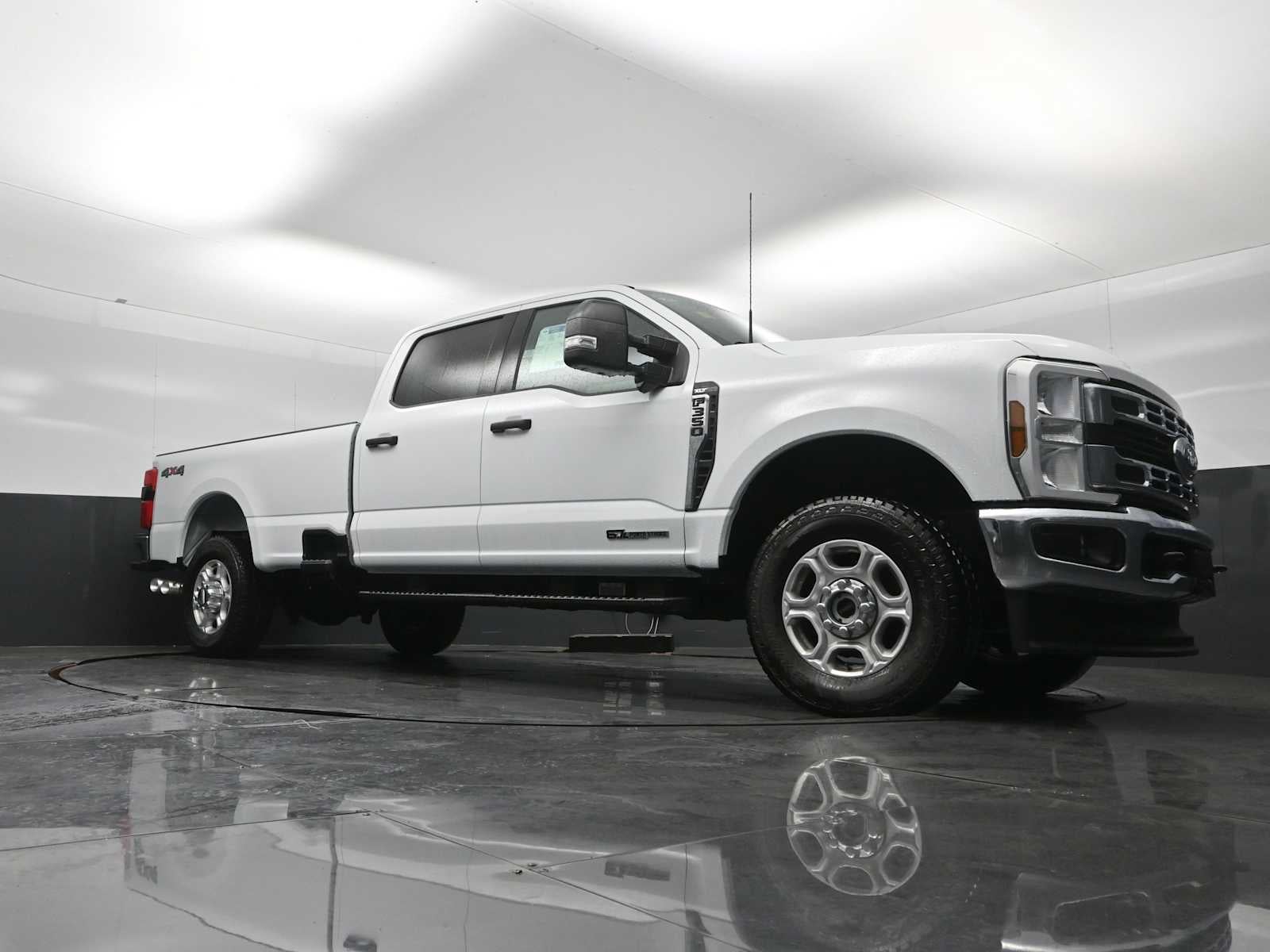 2026 Ford Super Duty F-350 SRW XLT