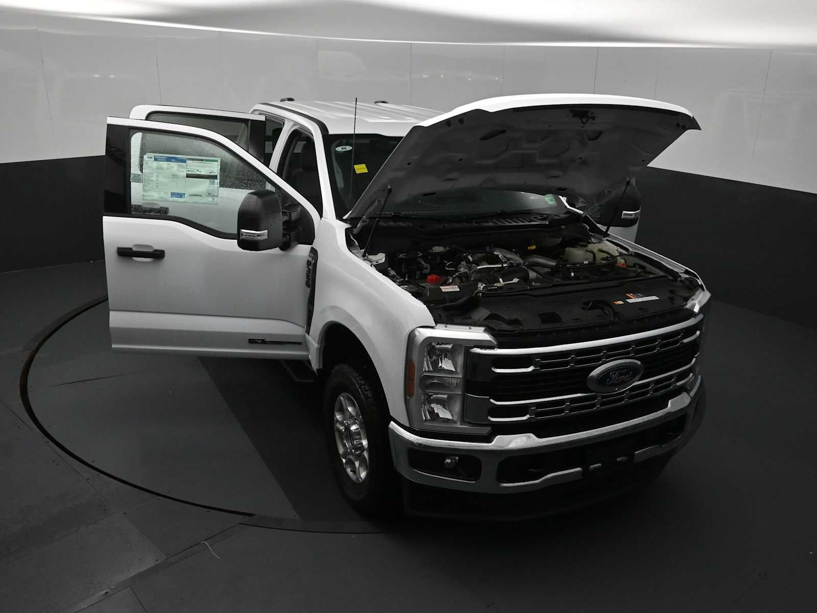 2026 Ford Super Duty F-350 SRW XLT
