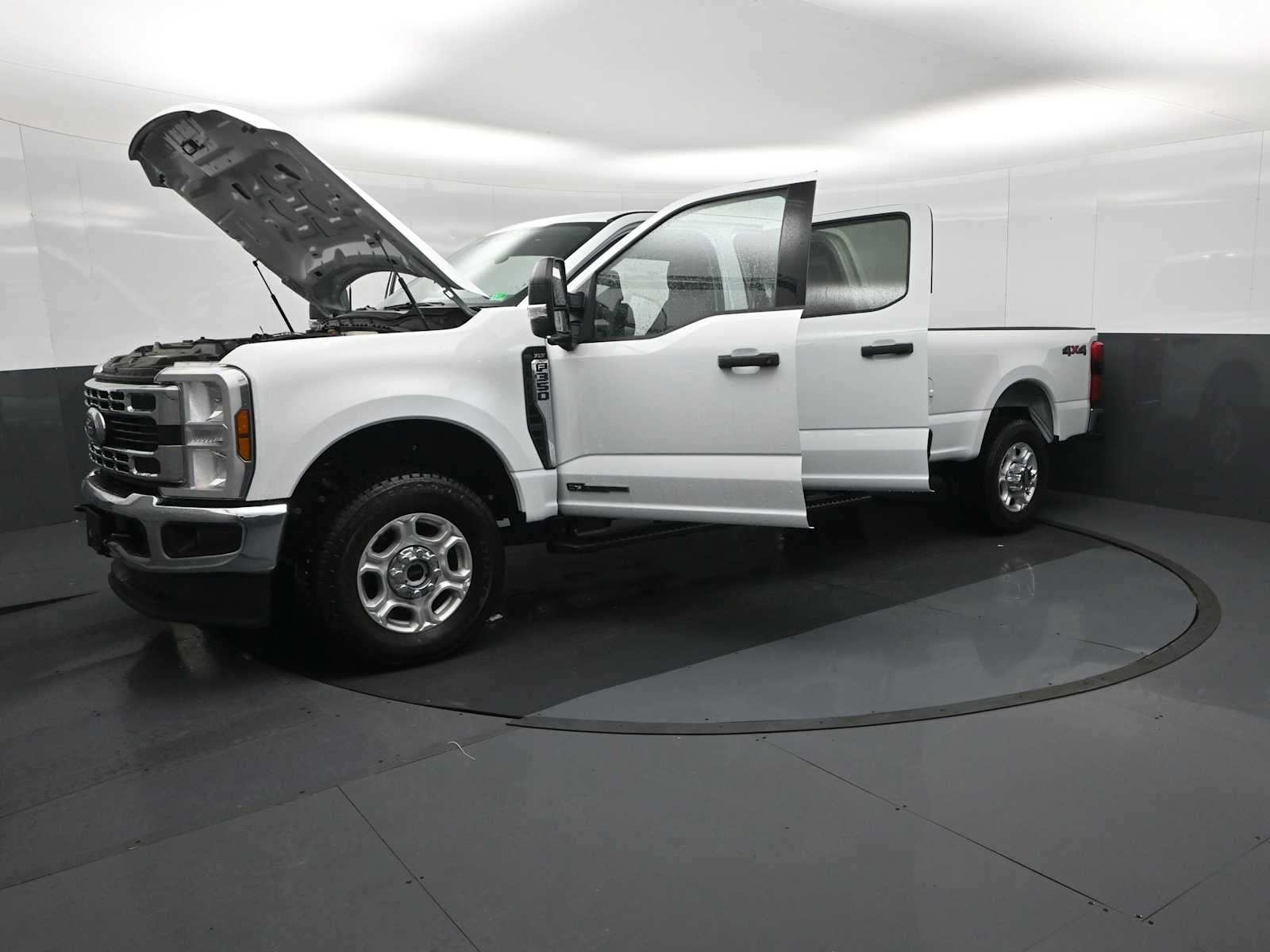 2026 Ford Super Duty F-350 SRW XLT