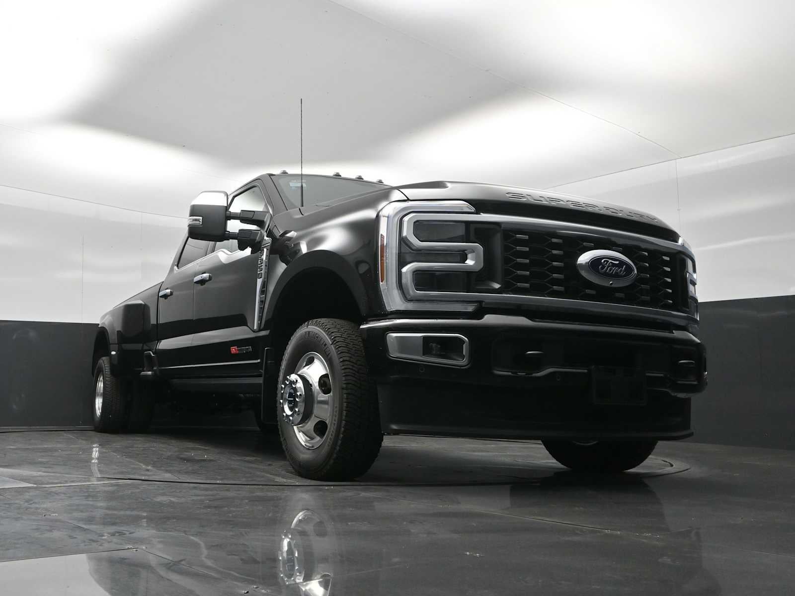 2026 Ford Super Duty F-350 DRW Platinum