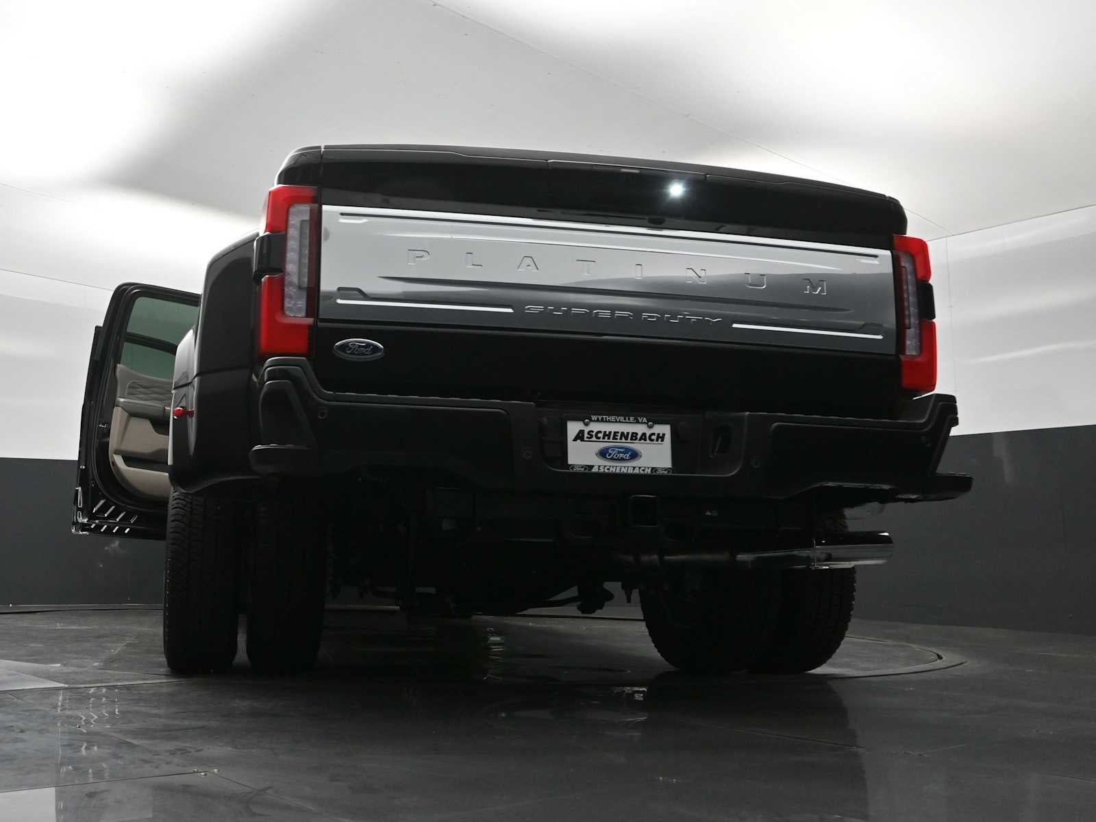 2026 Ford Super Duty F-350 DRW Platinum
