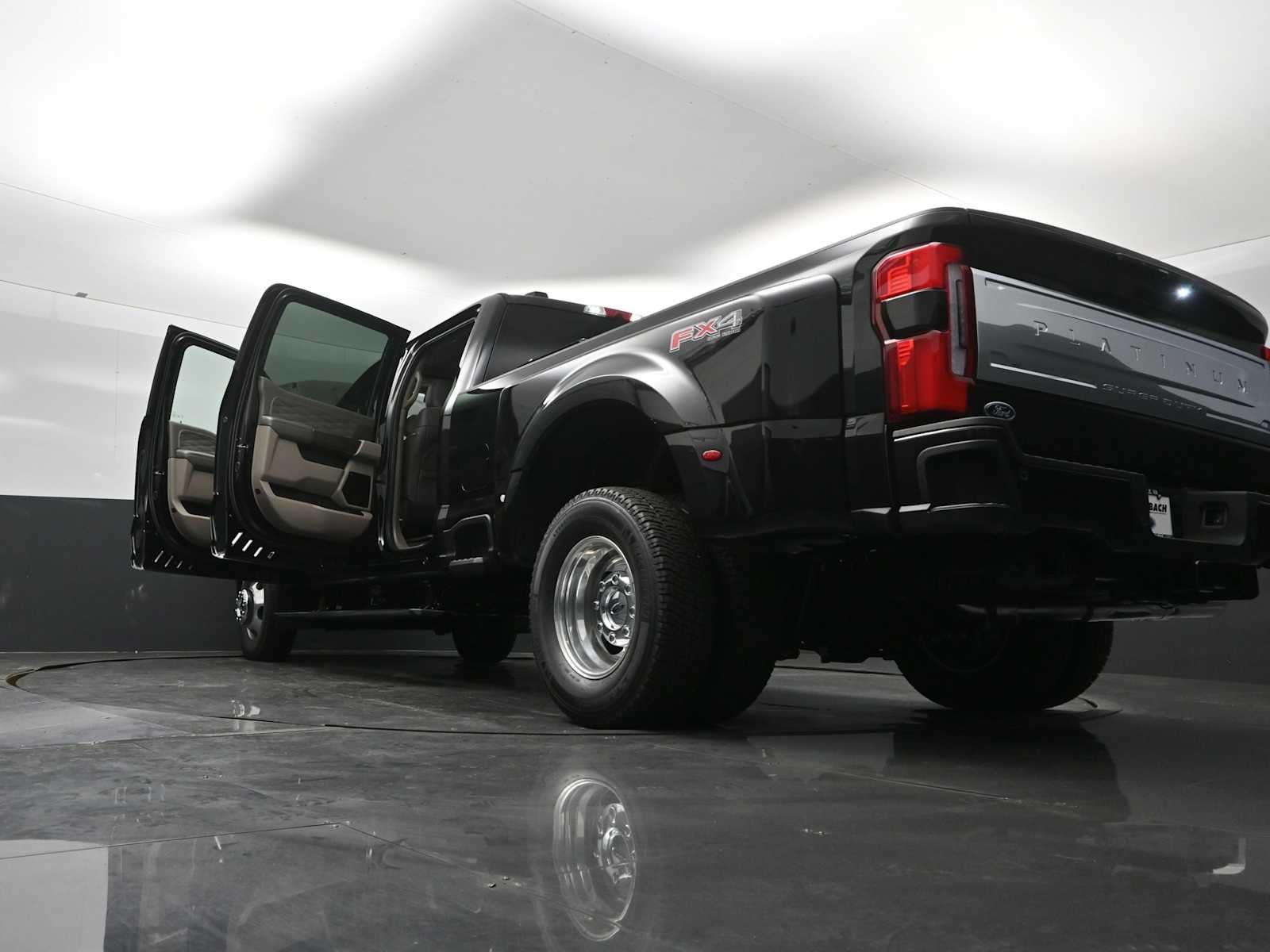 2026 Ford Super Duty F-350 DRW Platinum