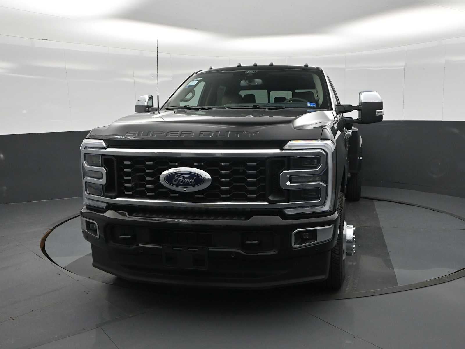 2026 Ford Super Duty F-350 DRW Platinum