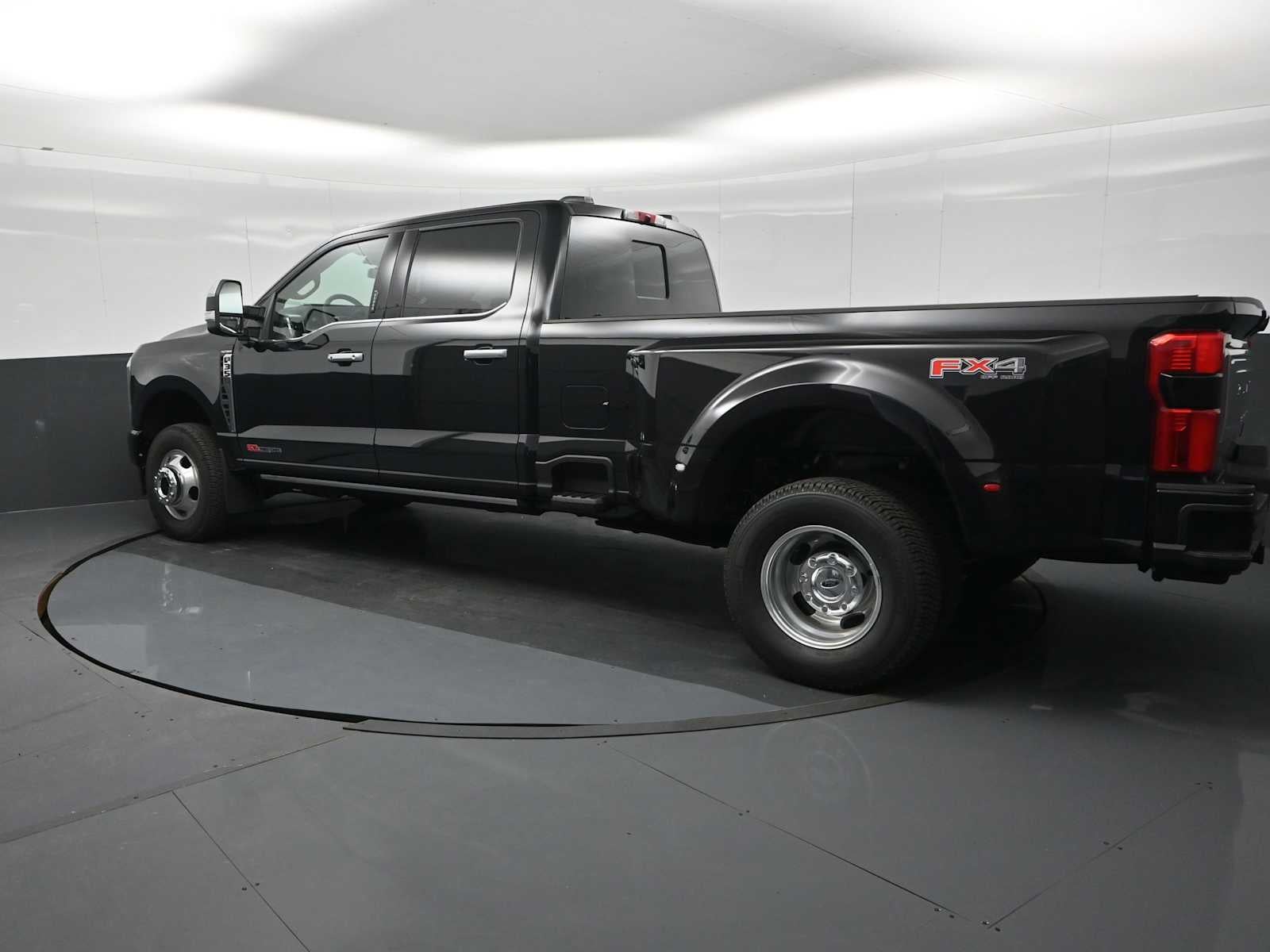 2026 Ford Super Duty F-350 DRW Platinum