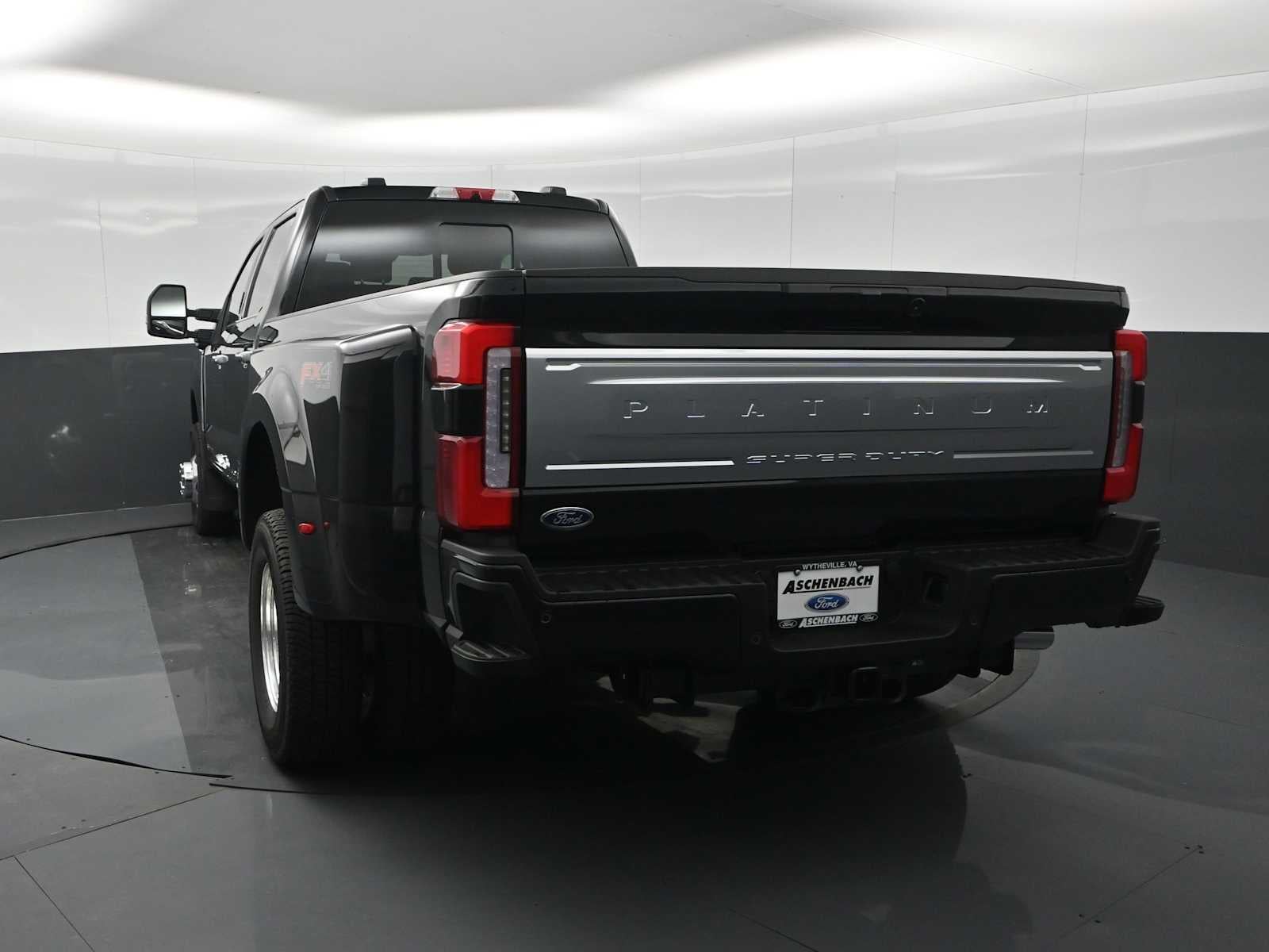 2026 Ford Super Duty F-350 DRW Platinum