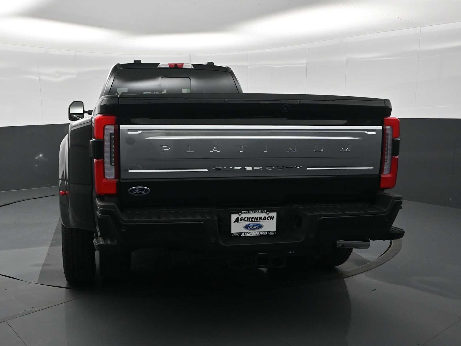 2026 Ford Super Duty F-350 DRW Platinum