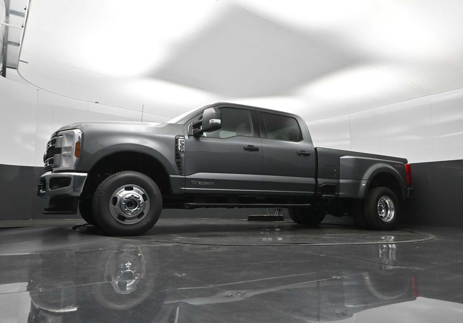 2026 Ford Super Duty F-350 DRW XLT