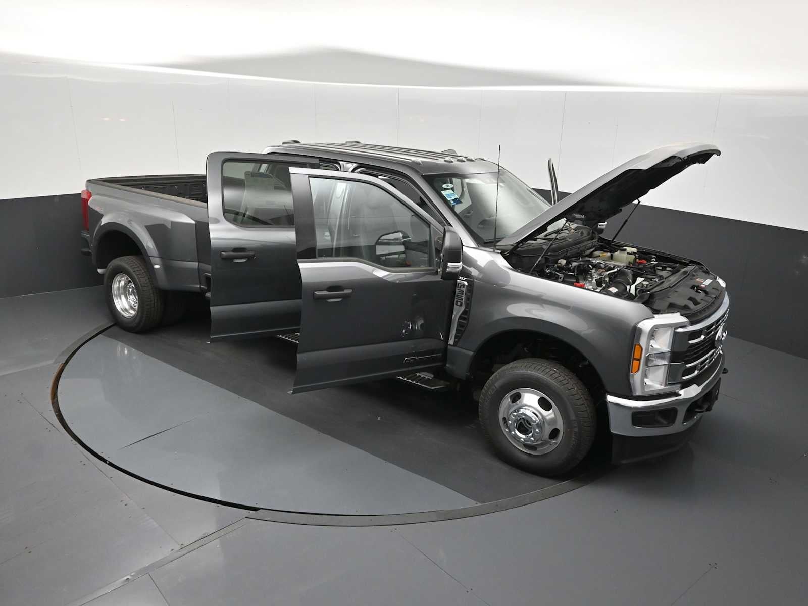 2026 Ford Super Duty F-350 DRW XLT