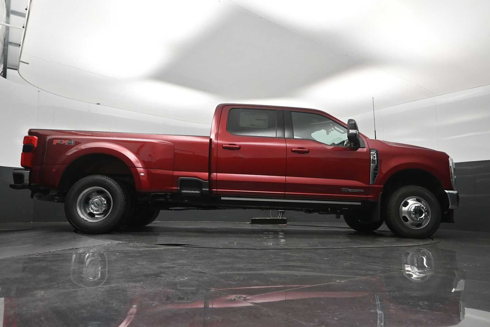 2026 Ford Super Duty F-350 DRW LARIAT