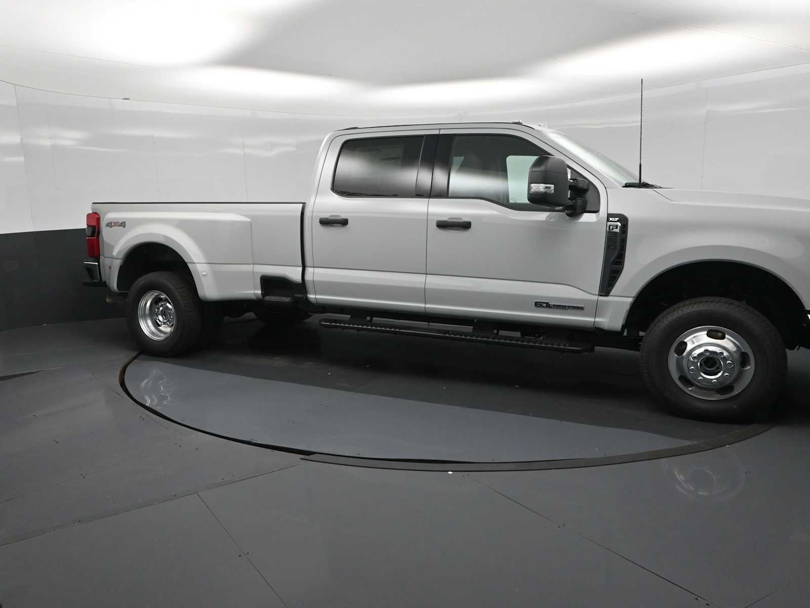 2026 Ford Super Duty F-350 DRW XLT