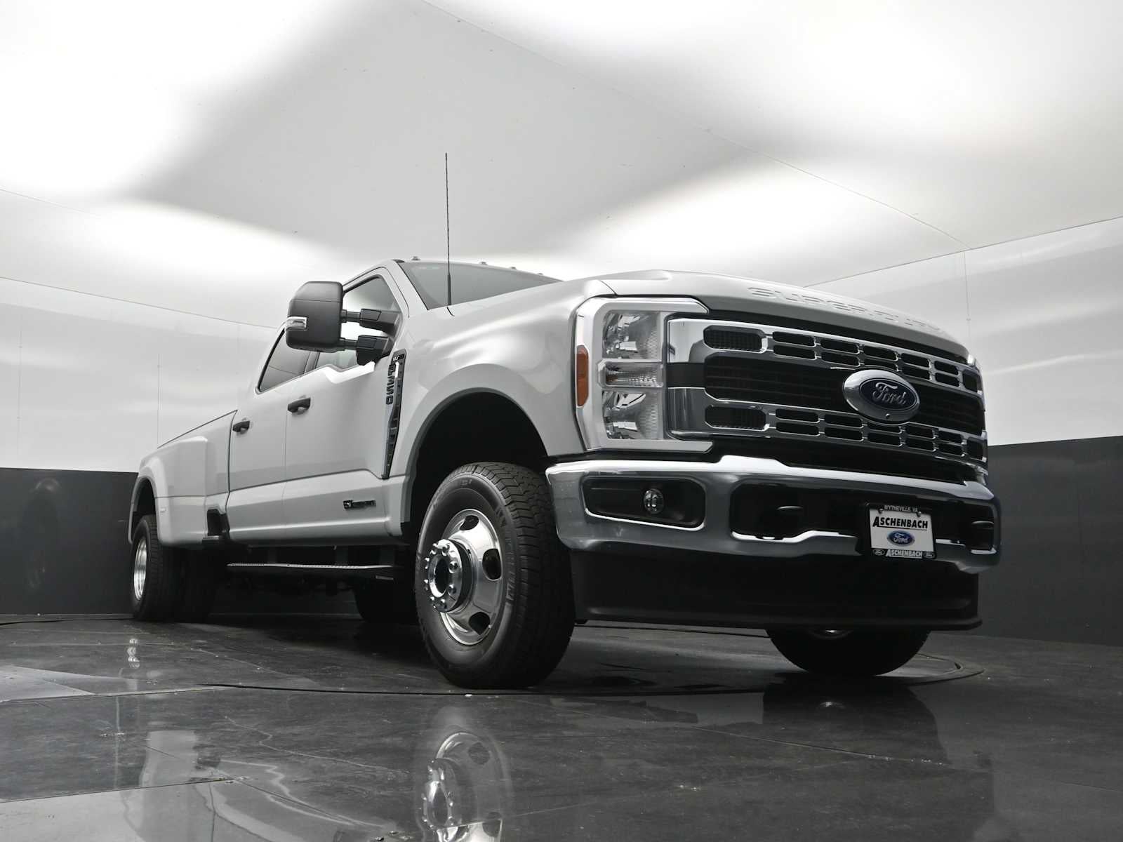 2026 Ford Super Duty F-350 DRW XLT