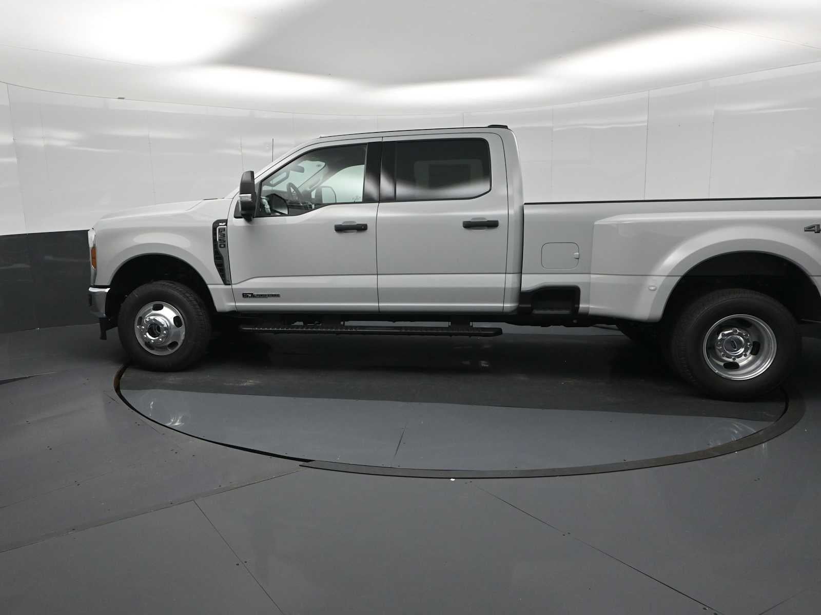 2026 Ford Super Duty F-350 DRW XLT