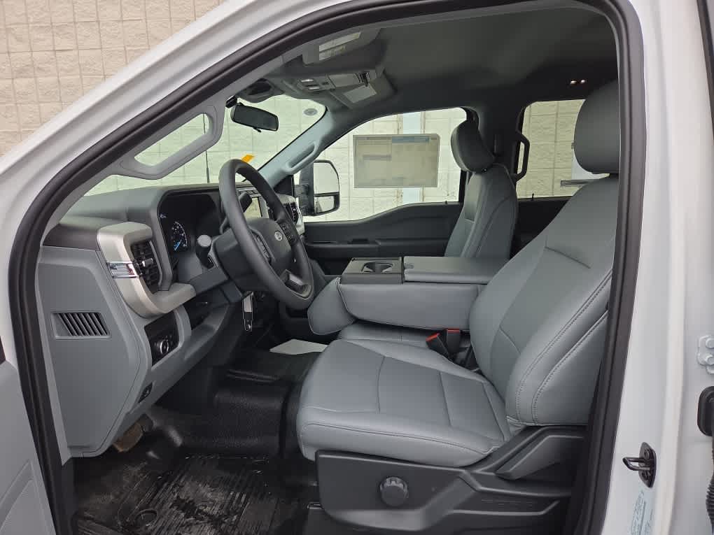 2024 Ford Super Duty F-450 DRW Chassis Cab XL