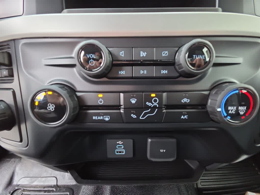 2024 Ford Super Duty F-450 DRW Chassis Cab XL