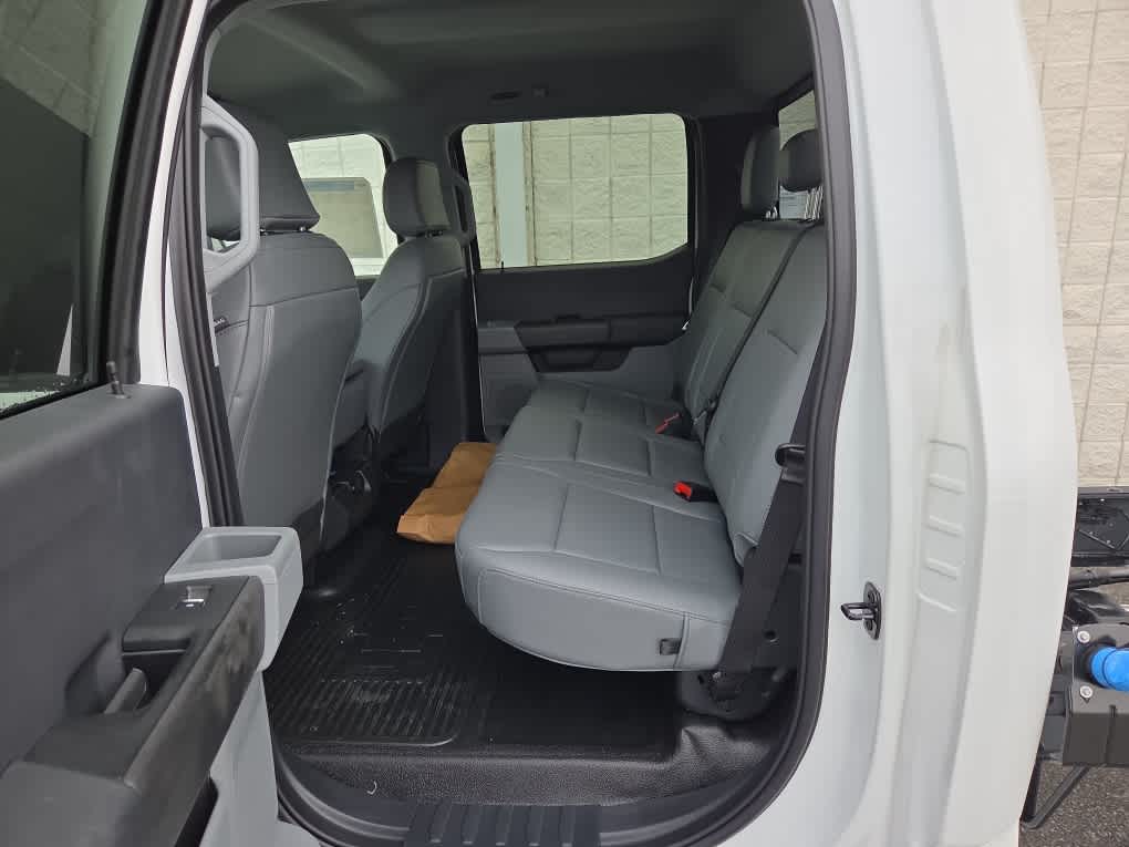 2024 Ford Super Duty F-450 DRW Chassis Cab XL