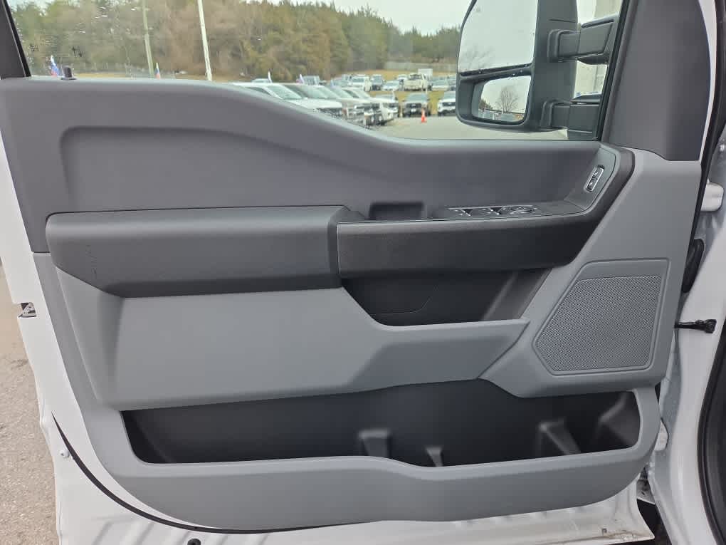 2024 Ford Super Duty F-450 DRW Chassis Cab XL