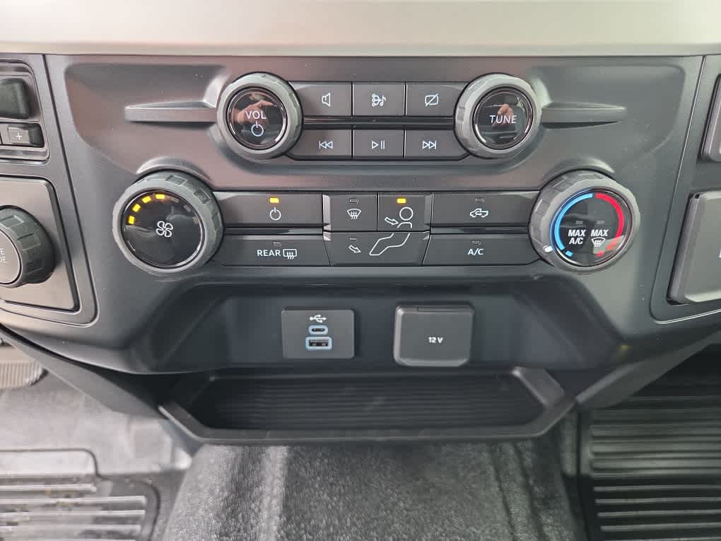 2024 Ford Super Duty F-450 DRW Chassis Cab XL