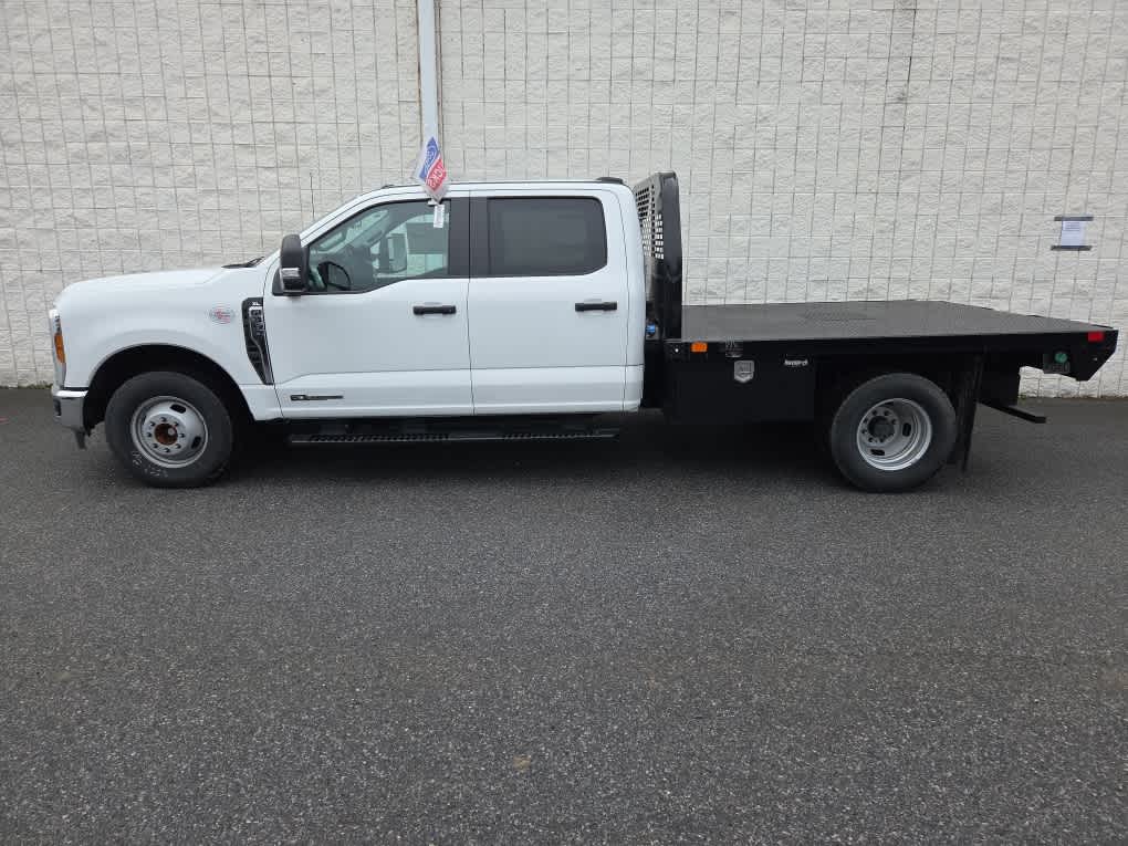 2024 Ford Super Duty F-350 DRW Chassis Cab XL