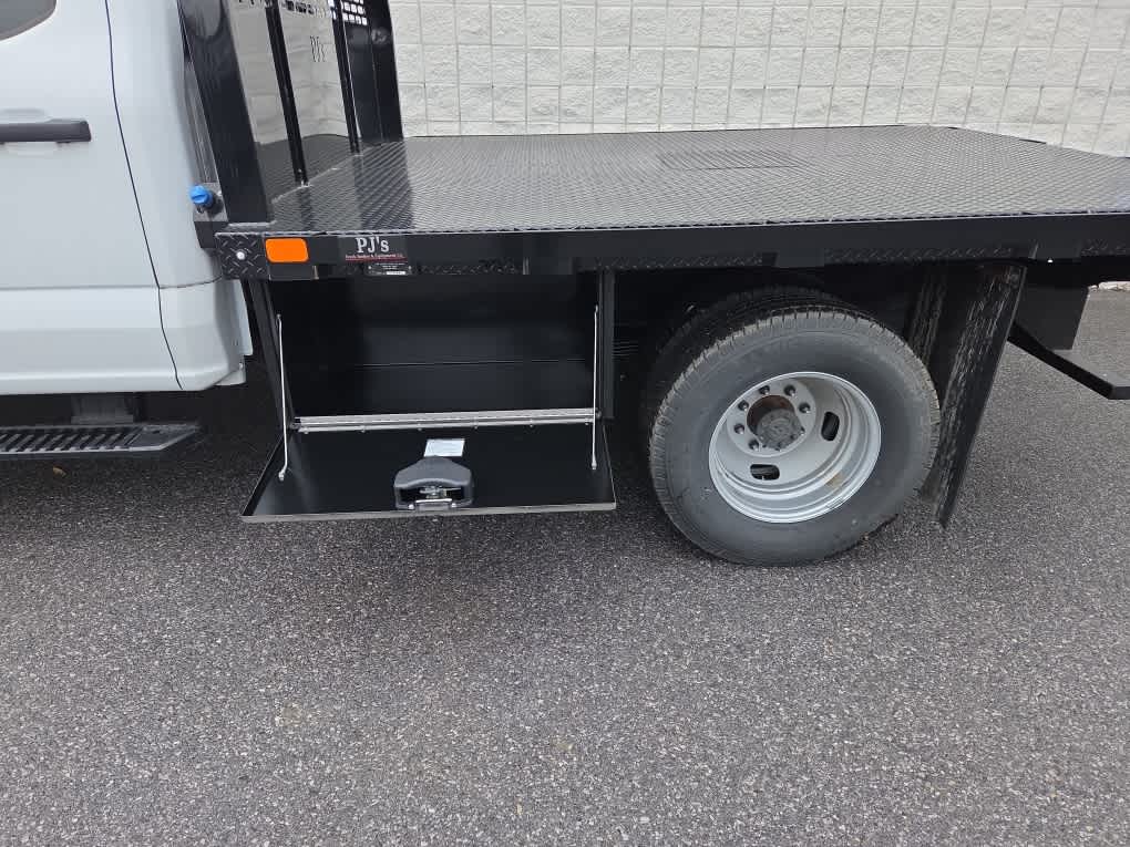 2024 Ford Super Duty F-350 DRW Chassis Cab XL