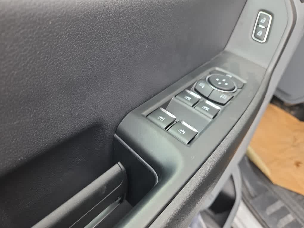 2024 Ford Super Duty F-350 DRW Chassis Cab XL