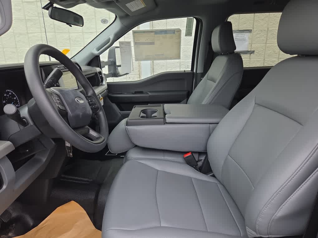 2024 Ford Super Duty F-350 DRW Chassis Cab XL