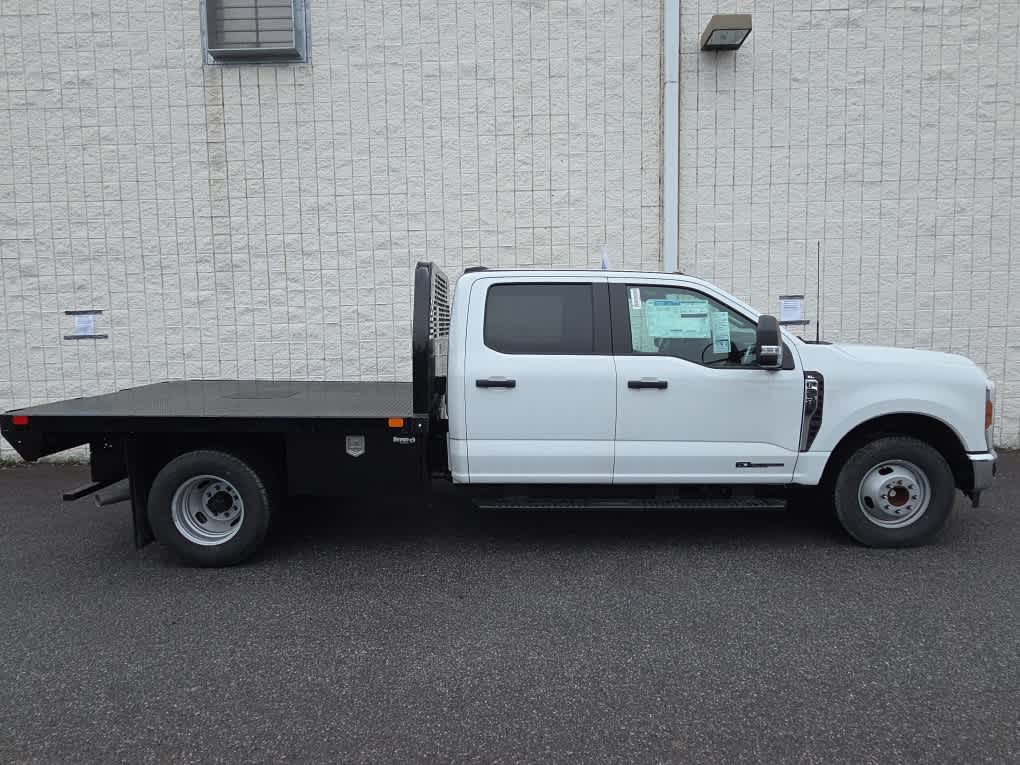 2024 Ford Super Duty F-350 DRW Chassis Cab XL