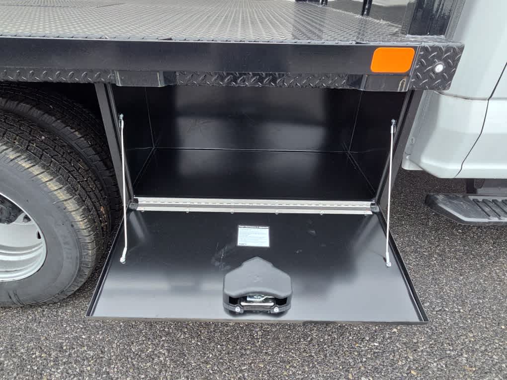 2024 Ford Super Duty F-350 DRW Chassis Cab XL