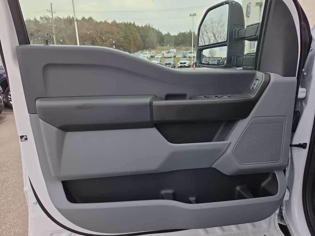 2024 Ford Super Duty F-450 DRW Chassis Cab XL