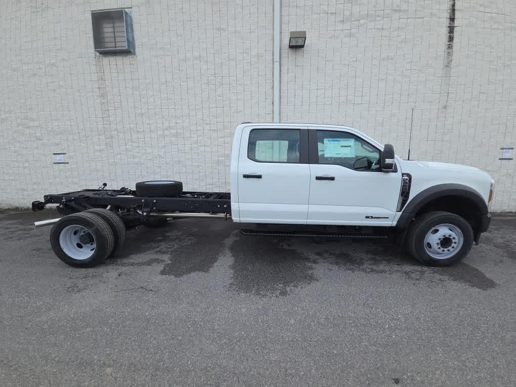 2024 Ford Super Duty F-450 DRW Chassis Cab XL