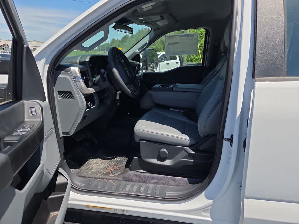 2024 Ford Super Duty F-450 DRW XL