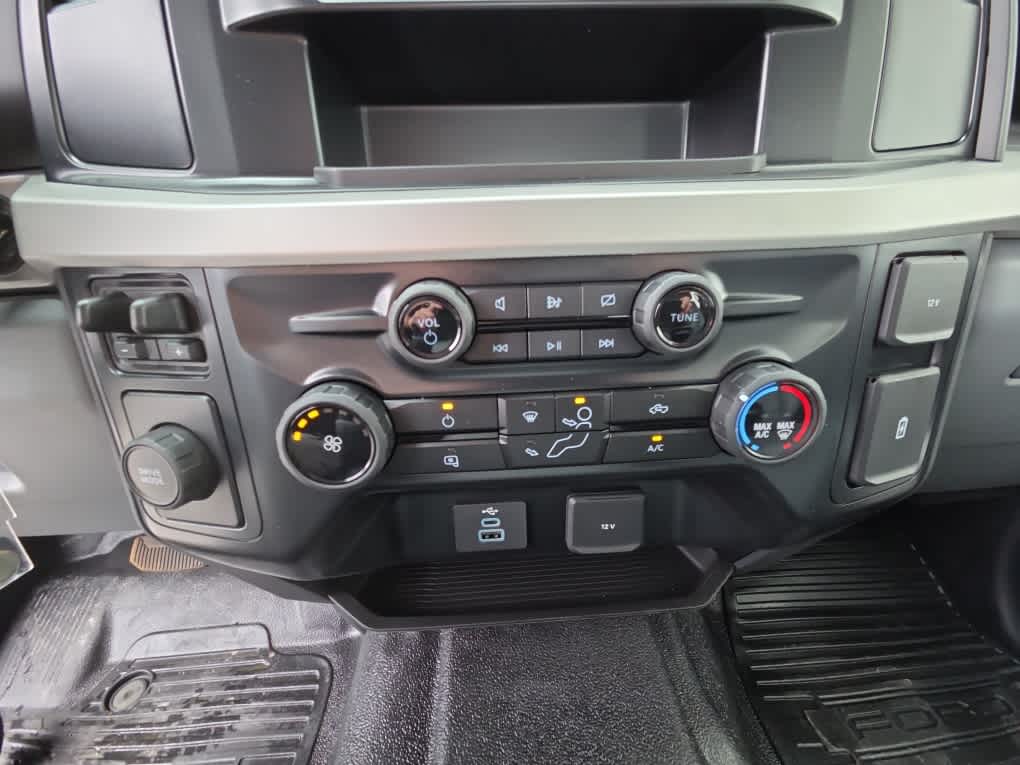 2024 Ford Super Duty F-450 DRW Chassis Cab XL