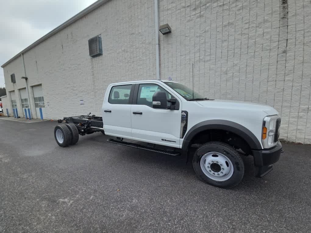 2024 Ford Super Duty F-450 DRW Chassis Cab XL