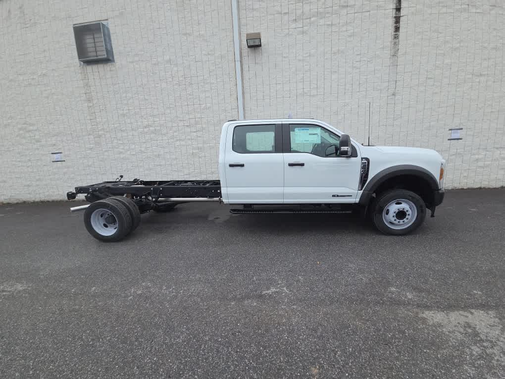 2024 Ford Super Duty F-450 DRW Chassis Cab XL
