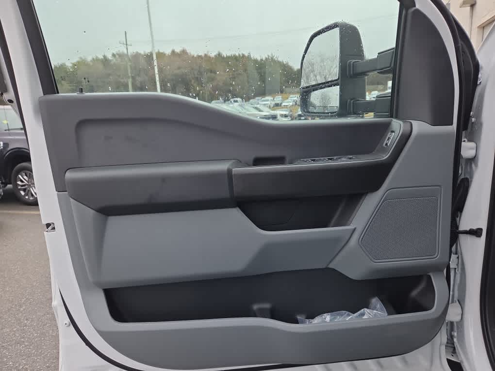 2024 Ford Super Duty F-450 DRW Chassis Cab XL