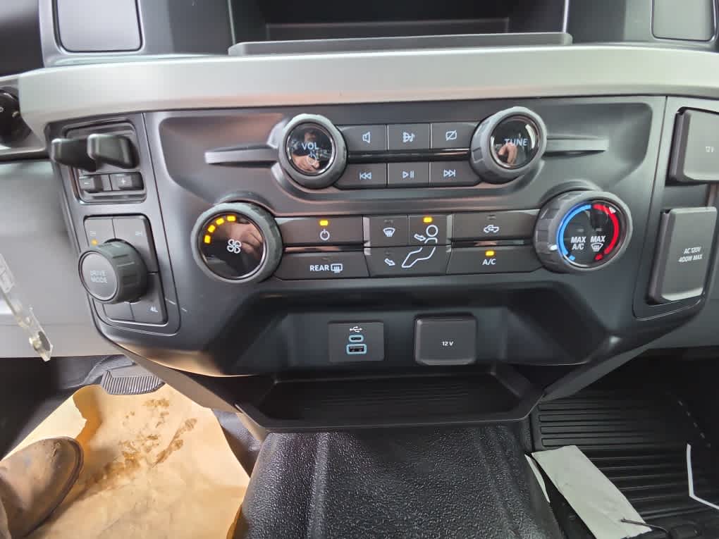 2024 Ford Super Duty F-450 DRW Chassis Cab XL