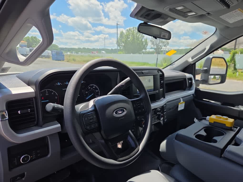 2025 Ford Super Duty F-350 DRW XL