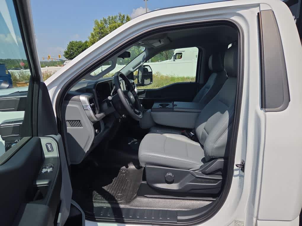 2025 Ford Super Duty F-450 DRW XL