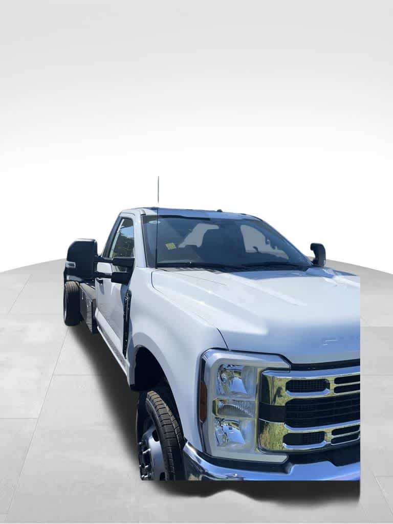 2024 Ford Super Duty F-550 DRW XL