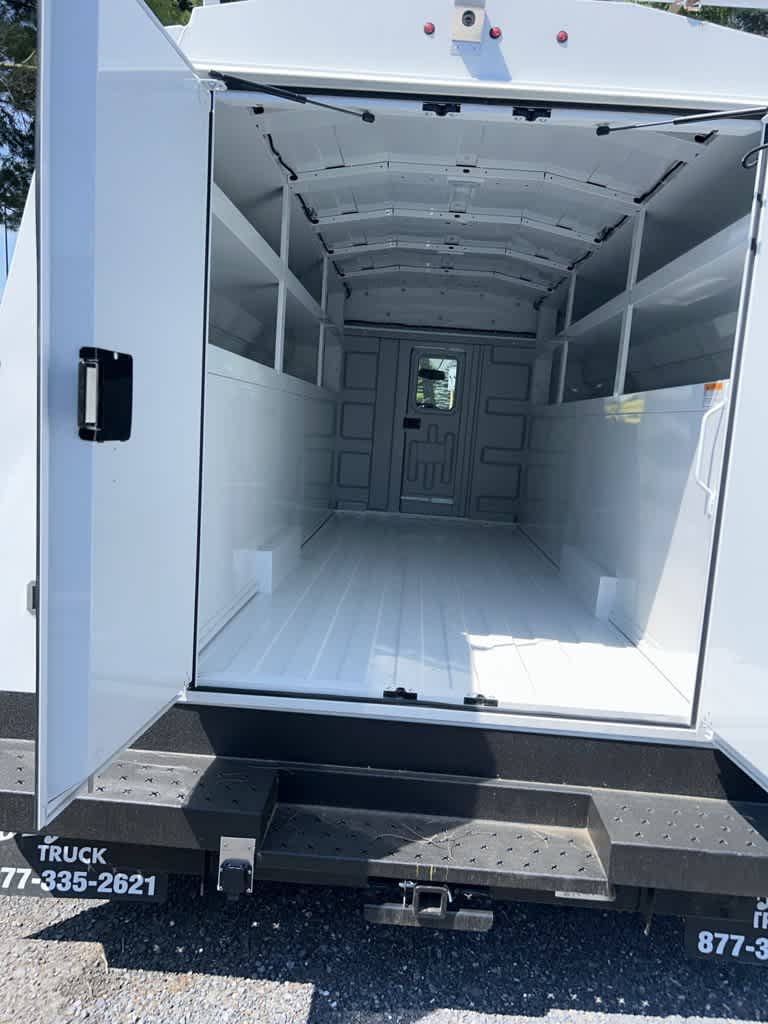 2024 Ford E-Series Cutaway Base