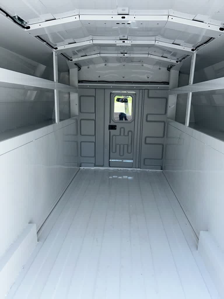 2024 Ford E-Series Cutaway Base