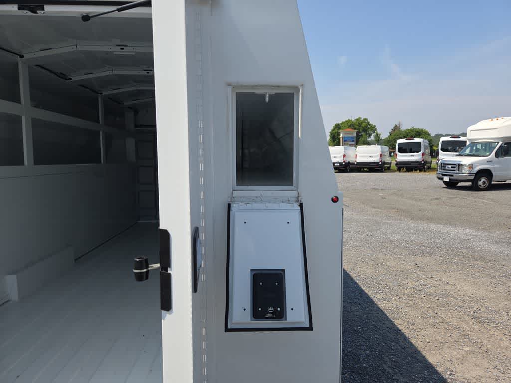 2024 Ford E-Series Cutaway Base